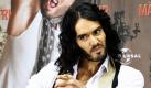 Wilde Grimassen schneiden kann er gut: Der britische Schauspieler Russell Brand spielt in der neuen Komödie Männertrip einen durchgeknallten Musiker. Der Film startet am 26. August in den deutschen Kinos. Foto: ddp
