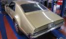 Ein fast unscheinbarer Chrysler Imperial in metallic-gold hat seine ganz eigene Geschichte. Eines Tages rief ein 93jähriger Filmproduzent bei mir an und fragte, ob ich seinen Imperial haben wolle. Interessierte mich jedoch nicht. Doch er sagte, der Wagen sei topgepflegt aus erster Hand und zur Sicherheit hätte er seinerzeit jedes Ersatzteil doppelt zum Auto dazu gekauft. Als ich zu dem Produzenten nach Beverly Hills fuhr, stand da ein Chrysler Imperial wie neu und jedes Teil gab es doppelt. Jetzt steht er hier. Foto: press-inform