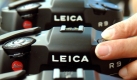 Traditionalist mit Verspätung: Die Premiummarke Leica hatte den Einstieg in die Digitalwelt komplett verschlafen, versucht aber mittlerweile mit eigenen Modellen in der Entwicklung Schritt zu halten. Bis vor einiger Zeit konnte der Hersteller nur mit Digitalrückwänden für die herkömmlichen Modelle aufwarten. Foto: dpa