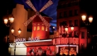 Dem geschichtsträchtigen Pariser Vergnügungstempel Moulin Rouge, der in diesem Jahr seinen 120. Geburtstag feiert, geht es so gut wie nie - trotz globaler Wirtschaftskrise (undatierte Aufnahme). Für die nackten Busen und langen Beine der 60 «Doriss-Girls» in dem berühmtesten Tanz-Cabaret der Welt scheinen weder 80 Euro noch 400 Euro zu teuer, je nachdem ob man die zweistündige Vorstellung mit einem Glas Champagner genießt oder mit einem der drei Diners, «French Cancan», «Toulouse-Lautrec» oder «Belle Epoque». Mit jährlich 240 000 Flaschen Champagner gehört das Moulin Rouge, das täglich nahezu ausverkauft ist, zu einem der größten Konsumenten des edelsten aller Getränke. Fot: Moulin Rouge (zu dpa 0308, Korr.-Bericht: '120 Jahre Moulin Rouge: Nackte Haut kennt keine Krise' am 04.20.2009) +++(c) dpa - Bildfunk+++ Foto: dpa