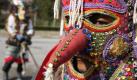 Mit einer traditionellen Maske feiert dieser Bulgare beim Frühlingsfest in einer Vorstadt von Sofia.
 Foto: ap