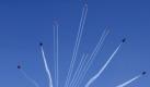 South Korean Air Force's fighter planes fly over central Seoul during the ceremony of the 60th anniversary of the recapture of Seoul from Korean War and the 62th anniversary of the Armed Forces Day Commemoration Ceremony in South Korea, Tuesday, Sept. 28, 2010. (AP Photo/Newsis) ** KOREA OUT **

 Foto: ap
