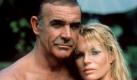 Das Archivbild von 1983 zeigt den britischen Schauspieler Sean Connery als 007, Geheimagent seiner Majestät mit der Lizenz zum Töten, in einer Szene Das Archivbild von 1983 zeigt den britischen Schauspieler Sean Connery als 007, Geheimagent seiner Majestät mit der Lizenz zum Töten, in einer Szene mit Kim Basinger in dem Film 'Sag niemals nie'. 40 Jahre ist die Serie nach der Romanvorlage von Ian Fleming nun schon alt. 20 Filme hat sie seit dem Erstlingswerk '007 jagt Dr. No' (1962) hervorgebracht. Die Abenteuer des Doppel-Null-Agenten im Dienste von Königin Elizabeth II. sind bislang die erfolgreichste Fortsetzungsstory der Filmgeschichte. Bisherige Einnahmen: 8 Milliarden Euro. Bond Nr. 20, 'Stirb an einem Tag' (Die Another Day), feiert am 18. November in London Premiere und läuft 10 Tage später auch in Deutschland an. dpa (zu dpa-Themenpaket 'James Bond' vom 15.11.2002) in dem Film 'Sag niemals nie'. 40 Jahre ist die Serie nach der Romanvorlage von Ian Fleming nun schon alt. 20 Filme hat sie seit dem Erstlingswerk '007 jagt Dr. No' (1962) hervorgebracht. Die Abenteuer des Doppel-Null-Agenten im Dienste von Königin Elizabeth II. sind bislang die erfolgreichste Fortsetzungsstory der Filmgeschichte. Bisherige Einnahmen: 8 Milliarden Euro. Bond Nr. 20, 'Stirb an einem Tag' (Die Another Day), feiert am 18. November in London Premiere und läuft 10 Tage später auch in Deutschland an. dpa (zu dpa-Themenpaket 'James Bond' vom 15.11.2002) Foto: dpa
