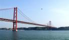 Das sehen die Portugiesen anders: Die Brücke des 25. April in Lissabon überspannt den Fluss Tejo und sieht dem Original zum Verwechseln ähnlich. Foto: srt/Archivbild