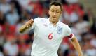 Rein äußerlich ist John Terry (Großbritannien) ein toller Typ: Er hat ein schönes, markantes Gesicht, dunkle Haare und dunkle Augen - so ganz nach meinem Geschmack. Wobei ich gestehen muss, dass bei meiner Wahl meine Anglophilie eine Rolle gespielt hat. Allerdings scheint Terry abseits des Fußballplatzes ein Schwein zu sein:zahlreiche Seitensprünge, Saufereien, Handgreiflichkeiten. Aber er ist ein überragender Fußballer. (Katharina Schlager, Gesundheitsredakteurin) Foto: dpa