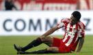 Zusammenfassung 2245 - neu: Reaktionen) Schalke düpiert die Bayern: Mit 1:0 ins Finale Von Christian Kunz und Klaus Bergmann, dpa
Vorspann: 	
Text: 	

München (dpa) - Der FC Schalke 04 hat den Münchner Bayern den nächsten Titel-K.o. versetzt und geht nun als hoher Favorit ins Endspiel um den DFB-Pokal gegen den MSV Duisburg. Vier Tage nach dem 1:3 gegen Borussia Dortmund verloren die Münchner am Mittwoch im Halbfinale beim 0:1 (0:1) gegen die «Königsblauen» erstmals seit dem 17. August 1991 und 25 Partien wieder ein Pokal-Heimspiel. Vor 69 000 Zuschauern erzielte der Spanier Raúl in der 15. Minute das Siegtor für das Team von Felix Magath, der eine triumphale Rückkehr an die frühere Wirkungsstätte feierte. Im Finale am 21. Mai gegen den Zweitligisten aus Duisburg können die Gelsenkirchener eine durchwachsene Saison retten und sogar mit einem Titel krönen.

«Wir wussten, dass wir Chancen kriegen würden. Wir waren bei den Standards sehr gefährlich. Deshalb haben wir uns das auch verdient», sagte Magath nach dem insgesamt zwölften Einzug seiner Mannschaft ins Pokal-Endspiel. Er habe gehofft, dass bei den Bayern «die Frische nicht mehr so da ist», bekannte der Coach. «Wir freuen uns tierisch, dass wir im Finale in Berlin stehen», jubelte Torhüter Manuel Neuer.

   Lange Gesichter gab es bei den Bayern. «Das ist eine große Enttäuschung. Aber das ist auch Fußball, dass eine Mannschaft nur verteidigt und dann kontert und das Tor macht», bilanzierte Trainer Louis van Gaal ernüchtert. Auch Kapitän Philipp Lahm war frustriert: «Die Enttäuschung ist groß, weil wir heute die Chance verpasst haben, ins Finale zu kommen. Wenn der FC Bayern nicht Meister oder Pokalsieger wird, ist das keine gute Saison für uns.»

Die Bayern wirkten im zehnten Pokal-Duell mit Schalke eine Halbzeit lang, als hätten sie den Wirkungstreffer des 1:3 gegen Bundesliga-Primus Dortmund noch nicht weggesteckt. Das Team agierte zunächst ideenlos und wie gelähmt, während Magath die «Knappen» klug und mutig kontern ließ. Jefferson Farfan und Raúl drückten dem Spiel ihren Stempel auf, dagegen ging von der Bayern-Flügelzange mit Franck Ribéry und Arjen Robben bis dahin praktisch keine Gefahr für das Tor der Schalker aus. Als sicherer Rückhalt erwies sich dort der von den Bayern umworbene Neuer, dem in der Allianz Arena allerdings keine Sympathiebekundungen entgegenschlugen («koan Neuer»). Foto: dapd