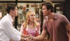 Der Hollywood-Star Tad Hamilton (Josh Duhamel, r) lernt Rosalee Futchs (Kate Bosworth, M) guten Freund Peter (Topher Grace) kennen (undatiertes Szenenfoto). In dem neuen Kinofilm 'Total verknallt in Tad Hamilton' gewinnt Rosalee bei einem Preisausschreiben ein Treffen mit dem Schauspieler Tad, der von dem bodenständigen Mädchen sehr angetan ist. Pete, der Rosalee heimlich verehrt, muss Farbe bekennen, als der beliebte Hollywood-Star in ihrem Heimatort auftaucht. Die romantische Komödie von Robert Luketic kommt am 22. Juli in die deutschen Kinos. Foto: Dreamworks dpa (ACHTUNG: Verwendung nur für redaktionelle Zwecke im Zusammenhang mit der Berichterstattung über diesen Film!)  Foto: dpa