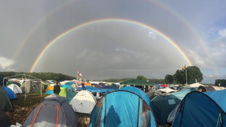 Gummistiefel oder Sonnenschirm? Bei den Festivals Hurricane und Southside sind Besucher gut beraten, sich für alle Witterungen zu wappnen.