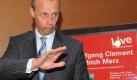 Der ehemalige Politiker Friedrich Merz gestikuliert am Dienstag (27.04.2010) in Berlin bei der Vostellung seines Buches 'Was jetzt zu tun ist. Deutschland 2.0', das er gemeinsam mit Wolfgang Clement geschrieben hat, im Kulturkaufhaus Dussmann. Die Autoren verlangen darin Mut zu Korrekturen und die Courage, keine falschen Versprechen mehr zu machen. Das Buch ist am 26.04.2010 erschienen. Clement war für die SPD bis 2005 Wirtschafts- und Arbeitsminister und ist jetzt als Publizist und im Aufsichtsrat verschiedener Unternehmen tätig. Merz war bis 2002 Vorsitzender der CDU/CSU-Bundestagsfraktion. Heute ist er als Rechtsanwalt tätig. Foto: Jens Kalaene dpa/lbn +++(c) dpa - Bildfunk+++  Foto: dpa