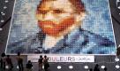 In Tokio ist derzeit ein Mosaik zu sehen, das Vincent van Goghs Selbstporträt zeigt. Zusammengestellt wurde das Bild aus 2070 Polo-Shirts. Foto: ap