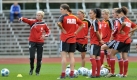 Deutschland: Wenn es um die kontinentale Frauenfußball-Krone geht, hat Deutschland stets die Rolle des Topfavoriten. Nicht ohne Grund: Viermal hintereinander sicherte sich die DFB-Elf den EM-Titel zuletzt, ist bei Endrunden-Turnieren seit 16 Jahren und 22 Spielen in Serie ungeschlagen. Angeführt wird das Team, in dem 16 Weltmeisterinnen stehen, von Rekordnationalspielerin Birgit Prinz. Foto: dpa