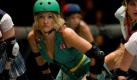 Bloody Holly (Zoe Bell) steht in den Startlöchern. Bevor Babe Ruthless ins Team kam, wurden die «Hurl Scouts» immer zweite - von zwei Mannschaften. Foto: Senator Film