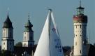 24 Stunden lang segeln Boote bei der Regatta Rund um auf dem Bodensee. Foto: ap