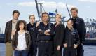 Das Team vom Großstadtrevier um Dirk Matties (Jan Fedder) hat sich am Hamburger Hafen versammelt. Seit Mai 1984 wird die Polizeiserie von Studio Hamburg produziert. Die 24. Staffel wird ab 22. November montags um 18.50 Uhr in der ARD zu sehen sein. Aktuell werden Folgen von 2006 gezeigt. Foto: ARD/Thorsten Jander