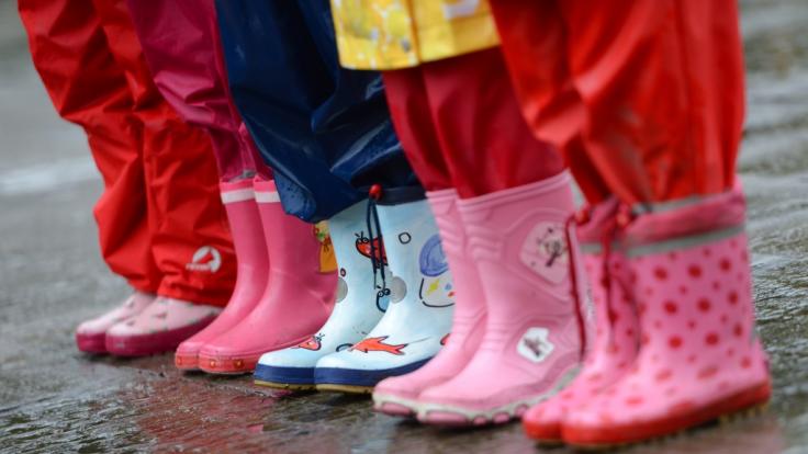 Ein Kindergarten-Azubi soll sich an 13 Kindern vergangen haben.