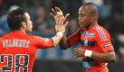 Marseille's Ghanaian forward Andre Ayew, right, reacts with French midfielder Mathieu Valbuena, after scoring against Dortmund, during their Champions League Group F soccer match, at the Velodrome Stadium, in Marseille, southern France, Wednesday, Sept. 28, 2011. (Foto:Claude Paris/AP/dapd) Foto: dapd