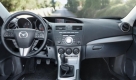 So soll's sein: der Innenraum ist klar strukturiert und hochwertig verarbeitet. Bereits die Basisausstattung ist reichhaltig, inklusive fernbedienbarem Navi-Display. Wichtiges Detail: Dieser Testwagen verfgt ber ein Schaltgetriebe. Foto: news.de