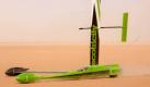 SCHNELLSTES WINDGETRIEBENES FAHRZEUG
Die Greenbird, 'ein Teil Flugzeug, ein Teil Segelboot, ein Teil Formel-1-Auto' (Richard Jenkins) erreichte am 26. März 2009 auf dem Ivanpah Dry Lake in Prim, Nevada (USA), mit Jenkins am Steuer 202,9 km/h.  Foto: Guinness World Records Buch 2012
