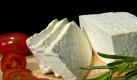 Erinnerung an den Sommerurlaub: Mit der richtigen Marinade und den passenden Zutaten schmeckt Tofu wie ein Gericht vom Mittelmeer. (Bild: Schierenbeck/dpa/tmn) Foto: dpa
