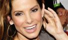 Nur zwei Monate nach Einreichen der Scheidungspapiere ist es amtlich: Sandra Bullock und Jesse James sind jetzt ein geschiedenes Paar. Bullocks Sprecher bestätigte der US-Zeitschrift People, dass die Ehe von einem Gericht im US-Bundesstaat Texas in der vorigen Woche aufgelöst wurde. Nach wochenlangen Schlagzeilen um die Affären ihres Mannes hatte die Oscar-Gewinnerin Ende April nach knapp fünf Jahren Ehe die Scheidung eingereicht. Foto: dpa
