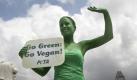 Auch Veganer sind gegen jede Form der Herrschaft. Sie dehnen das Gebot allerdings auch auf Tiere aus. Damit sind sie für den Sozialwissenschaftler Bernd-Udo Rinas postmoderne Anarchisten. Er hat dazu seine Doktorarbeit geschrieben. Foto: dapd