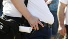ARCHIV: Ein Mann mit Uebergewicht, aufgenommen in Bremerhaven (Foto vom 31.08.08). Mit neuen Behandlungsmethoden verhilft ein Chirurg am Universitaetsklinikum Jena (UKJ) stark uebergewichtigen Patienten zu neuer Lebensqualitaet. Eine 53-jaehrige Frau habe dank eines operativen Eingriffs innerhalb von wenigen Monaten 40 ihrer 138 Kilogramm Gewicht verloren. Die Frau gehoerte zu den ersten Patienten, die die neue Sprechstunde zur Adipositas-Chirurgie am UKJ aufgesucht hatte. (zu dapd-Text) Foto: Joerg Sarbach/AP/dapd Foto: ddp