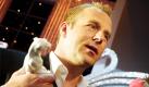 Der Schauspieler Heino Ferch gibt am Freitagabend (18.05.01) nach der Verleihung des Bayerischen Fernsehpreises 2001 im Prinzregententheater in Muenchen ein Interview. Der Bayerische Fernsehpreis wird alljaehrlich vergeben und ist der wichtigste Medienpreis des Bundeslandes. Foto: Steffen Leiprecht/ ddp *** Local Caption *** 00074947 Foto: ddp