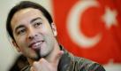 Bülent Ceylan ist der Frauenschwarm unter den deutschen Comedians. Der Mannheimer setzt auf der Bühne nicht nur auf seinen kurpfälzer Dialekt, sondern vor allem auf vollen Körpereinsatz - samt wehender Mähne. Als Sohn eines Türken spielt er zudem immer wieder mit dem Thema Multikulti. Döner For One oder Wilde Kreatürken heißen seine Programme. Das Motto von Bülent Ceylan lautet dabei: Ich finde, wer hier integriert sein will, sollte auch über sich lachen können.
 Spaßfaktor: 5 Foto: dapd