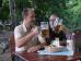 News.de-Redakteure Herbert Mackert und Andreas Schloder philosophieren im Biergarten. (Foto)