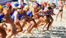 Fast so schick wie bei Baywatch: Teilnehmer des Cups der DLRG (Deutsche-Lebens-Rettungs-Gesellschaft) im Rettungsschwimmen kämpfen am Strand von Warnemünde bei einem Board Rescue Race. Mit dabei sind 360 Rettungsschwimmer aus zehn Ländern. Der zweitägige Wettkampf ist das wichtigste und größte europäische Einladungsturnier im sportlichen Rettungsschwimmen. Foto: ddp