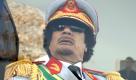 Mit seinen Trachten und Gewändern liebt Gaddafi es, sich selbst in Szene zu setzen und Macht zu demonstrieren. Seit seiner Machtergreifung 1969 herrscht er mit eiserner Hand, Kritik an sich ließ er nicht zu und ahndete sie stets mit Folter und Haft. Foto: dpa