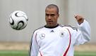 Fussball, FIFA WM 2006, Training Deutschland, Samstag (17.06.06), Berlin: David Odonkor spielt den Ball. Foto: Marcus Brandt/ ddp
 Foto: ddp