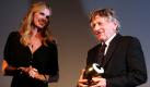 Mit zweijähriger Verspätung überreicht Festivaldirektorin Nadja Schildknecht Regisseur Roman Polanski auf dem Filmfest in Zürich den Preis für sein Lebenswerk. Polanski sollte ihn eigentlich schon 2009 entgegennehmen, allerdings wurde der Regisseur bei seiner Einreise in die Schweiz aufgrund eines internationalen Haftbefehls festgenommen. Foto: dapd