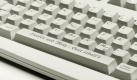 Sorgt beim Tippen für Spaß und ist ein Musthave für stolze Bayern: die Tastatur im Landesdialekt. Auch Berliner, Franken, Hessen, Oberpfälzer und Sachsen können sich ein Modell der Cherry GmbH in ihrer Mundart zulegen. Foto: Cherry GmbH