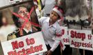 In Indonesiens Hauptstadt Jakarta protestieren am heutigen Sonntag mehr als 10.000 Menschen gegen den libyschen Diktator Gaddafi. Damit wollte die bevölkerungsreichste muslimische Nation seine Unterstützung für die Demokratiebewegung in Arabien zeigen. Foto: dapd
