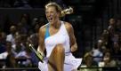 Victoria Azarenka aus Weißrussland triumphiert, nachdem sie die Slowakin Dominika Cibulkova bei den Sony Ericsson Open-Tennismeisterschaften im US-amerikanischen Key Biscayne mit 3 zu 6, 6 zu 3 und 6 zu 4 ins Aus befördern konnte. Foto: dapd