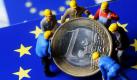 In Brüssel treffen sich heute die 17 Finanzminister des Eurogebiets und sprechen über die Schuldenkrise, die Lage im Krisenstaat Portugal und die Konjunkturerwartungen. Bundesfinanzminister Wolfgang Schäuble plädiert dafür, den Rettungsschirm für finanziell angeschlagene Staaten zu erweitern. Foto: dpa