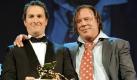 US film director Darren Aronofsky (L) with US actor Mickey Rourke (R), pose for a photo with the 'Golden Lion' of the 65th International Venice Film Festival in Venice, Italy, 06 September 2008. U.S. movie 'The Wrestler' won the Golden Lion for best picture at the Venice film festival on Saturday, winding up the 11-day competition on the Lido waterfront. EPA/CLAUDIO ONORATI +++(c) dpa - Bildfunk+++
pixel Foto: dpa