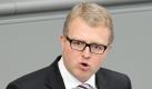 Der FDP-Abgeordnete Frank Schäffler, einer der Euro-Abweichler, die die Erweiterung des EFSF ablehnten, spricht im Bundestag. Foto: Wolfgang Kumm/Archiv Foto: dpa