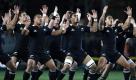Die neuseeländische Rugby-Mannschaft wird «The All Blacks» genannt, den Gegensatz dazu bietet die Fußballmannschaft. Sie heißt «The All Whites».  Foto: dapd