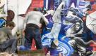... sprühen auch und übertreten dabei ganz bewusst die Grenze ins Illegale. Ein Stück ziviler Ungehorsam, der die Herrschaftsverhältnisse in Frage stellt. Eng verwoben ist die Szene auch mit der Breakdance- und HipHop-Bewegung - wobei nicht gesagt werden soll, dass Rapper gleich Gesetzesbrecher sind. Viel passiert hier auch einfach über die Sprache. Foto: dapd