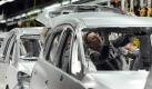 Hier überprüfen Opel-Mitarbeiter noch die Schweißnähte des Zafira-Tourer. In einigen Werken liegen jedoch mehr als 40 Prozent der Kapazität brach. Foto: Caroline Seidel/Archiv Foto: dpa