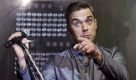 Robbie Williams performing on stage at the BBC Electric Proms, at the Roundhouse in Camden, London  Tuesday Oct. 20, 2009.  (AP Photo/Yui Mok/PA)  **  UNITED KINGDOM OUT NO SALES NO ARCHIVE   ** Foto: ap