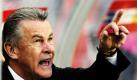 Selbst der General höchstpersönlich ist im Gespräch: Ottmar Hitzfeld. Als Schweizer Nationaltrainer steht er nach einem Fehlstart in die EM-Quali heftig in der Kritik. Dort wird der beim VfB entlassene Christian Gross sogar schon als Nachfolger gehandelt. Baden-Württemberg ist übrigens Hitzfelds Heimat: Von 1975 bis 1978 spielte der gebürtige Lörracher sogar im VfB-Dress. Foto: dpa