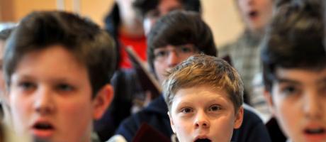Kinder lernen beim Singen soziale Kompetenzen (Foto)