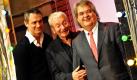 Der Schauspieler Ralf Bauer (links), Regisseur Wolfgang Kaus (Mitte) und Focus-Chefredakteur Helmut Markwort (rechts) werden zusammen auf der Bühne stehen. Markwort wird in Hugo von Hofmannsthals Jedermann im Volkstheater in Frankfurt am Main den Tod spielen. Foto: dpa