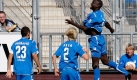Auch Hoffenheim kanns noch: Demba Ba, der zunächst vom eigenen Publikum ausgepfiffen worden war, jubelt nach seinem Tor zum 1:0 mit den Teamkollegen wie ein junger Springbock. Noch zweimal durften sich die 1899er gegen Bochum freuen. Foto: dpa