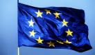 ARCHIV - Eine Europaflagge flattert im Wind (Illustration zum Thema EU). Die Regierung in Irland geht von einer Niederlage beim Referendum über den EU-Reformvertrag aus. «Es ist sehr klar, dass es sehr viele Nein-Stimmen gab», sagte Justizminister Ahern am Freitag (13.06.2008) im irischen Fernsehen. Alles deute darauf hin, dass die Nein-Seite gewinnen könnte. In den ersten offiziell ausgezählten Wahlbezirken haben die Gegner des EU-Reformvertrags einen Sieg errungen. Foto: Horst Ossinger +++(c) dpa - Bildfunk+++  Foto: dpa