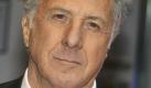 ARCHIV - US-Schauspieler Dustin Hoffman kommt in London zur Premiere des Films 'Last Chance Harvey' (Archivfoto vom 03.06.2009). Hoffman glaubt zwar nicht an die Monogamie im Allgemeinen, dafür aber umso mehr an seine Ehe. «Mir ist die Partnerschaft mit meiner Frau viel zu wichtig, um sie zu gefährden. Deshalb halte ich Treue für sinnvoll, ganz gleich, wie ich zur Monogamie stehe», sagte der 73-Jährige dem «Kölner Stadt-Anzeiger» (Samstagsausgabe vom 02.07.2011). EPA/DANIEL DEME (zu dpa 0967 vom 02.07.2011) +++(c) dpa - Bildfunk+++  Foto: dpa