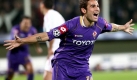 Feierlaune :Adrian Mutu vom AC Fiorenz jubelt ber sein Tor. Foto: dpa